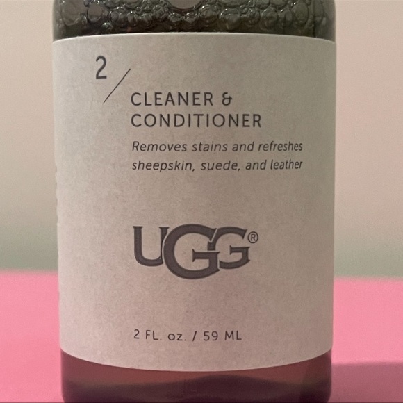Two Piece UGG Travel Cleaning Kit - Picture 3 of 10